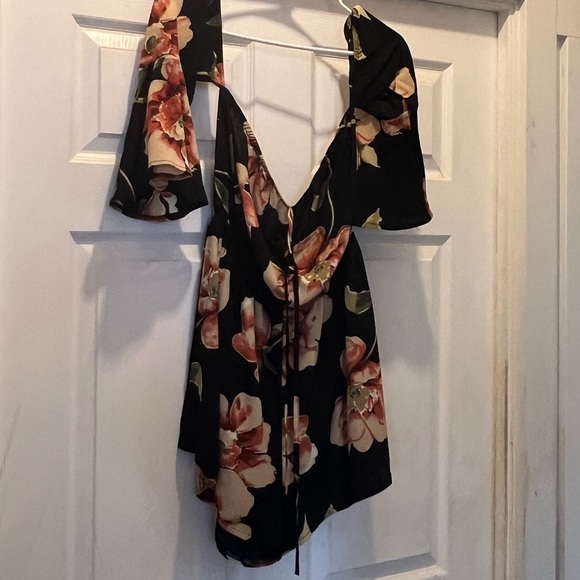 NWOT. Black flowy floral off the shoulder 3/4 sleeve romper. - Picture 10 of 11